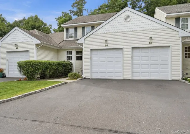 Photo 2 of Condo for sale at 90 Mulberry Comn, Riverhead, NY 11901 | MLS# 1047107 | Listing updated on 2026-09-14