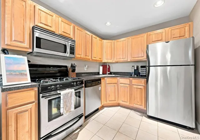 Photo 3 of Condo for sale at 90 Mulberry Comn, Riverhead, NY 11901 | MLS# 1047107 | Listing updated on 2026-09-14