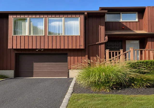 Photo 1 of Condo for sale at 10 Braemar Ct, Clarkstown, NY 10956 | MLS# 1047111 | Listing updated on 2026-09-15