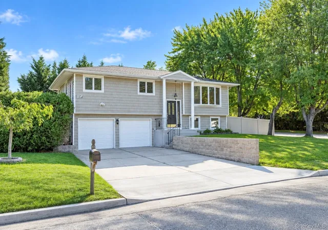 Photo 2 of Single family home for sale at 201 Smithtown Polk Blvd, Brookhaven, NY 11720 | MLS# 1047339 | Listing updated on 2026-09-12