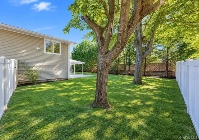 Photo 4 of Single family home for sale at 201 Smithtown Polk Blvd, Brookhaven, NY 11720 | MLS# 1047339 | Listing updated on 2026-09-12