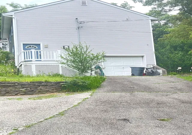 Photo 2 of Single family home for sale at 60 Aloma Rd, Brookhaven, NY 11778 | MLS# 1047355 | Listing updated on 2026-09-12