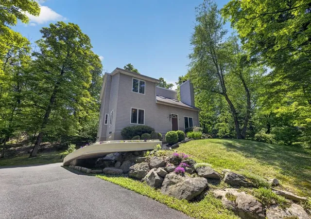 Photo 1 of Single family home for sale at 305 Oak Ln, Newburgh (town), NY 12550 | MLS# 1047371 | Listing updated on 2026-09-13