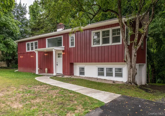 Photo 1 of Single family home for sale at 33 Horizon Hl Dr, Poughkeepsie (town), NY 12603 | MLS# 1047372 | Listing updated on 2026-09-13