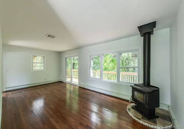 Photo 4 of Single family home for sale at 33 Horizon Hl Dr, Poughkeepsie (town), NY 12603 | MLS# 1047372 | Listing updated on 2026-09-13