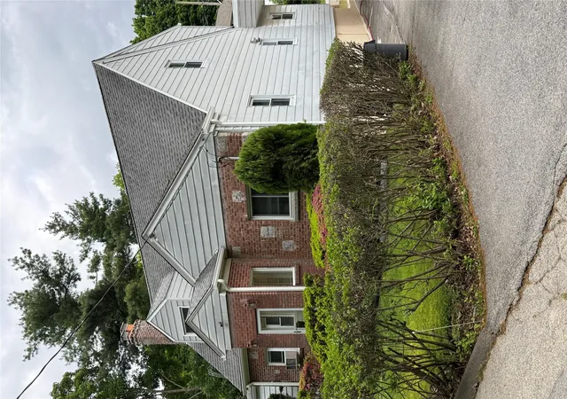 Photo 2 of Single family home for sale at 80 Roberts Ln, Yonkers, NY 10701 | MLS# 1047445 | Listing updated on 2026-09-08