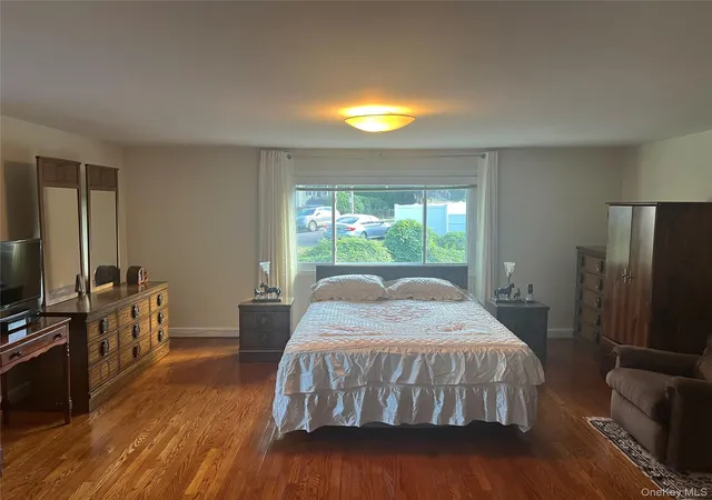 Photo 4 of Single family home for sale at 80 Roberts Ln, Yonkers, NY 10701 | MLS# 1047445 | Listing updated on 2026-09-08