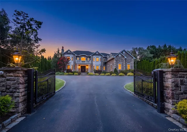 Photo 3 of Mansion for sale at 10 Meadow Glen Rd, Smithtown, NY 11768 | MLS# 1047481 | Listing updated on 2026-09-14