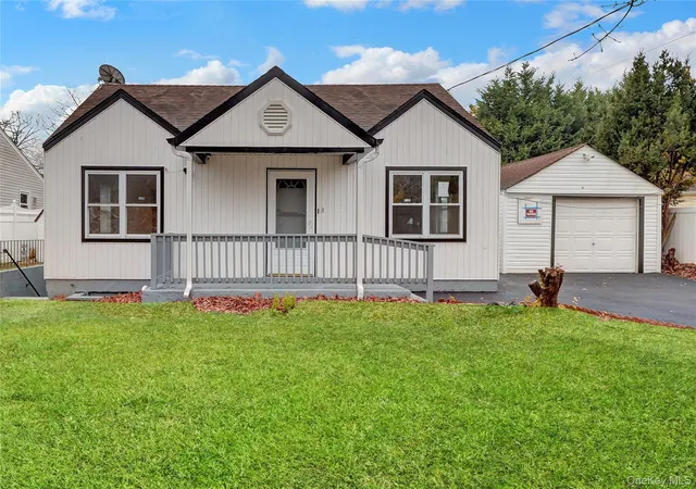 Photo 3 of Single family home for sale at 12 Carlls Path, Babylon, NY 11703 | MLS# 1047543 | Listing updated on 2026-09-26