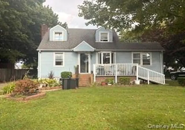 Photo 1 of Single family home for sale at 9 N Oak St, Babylon, NY 11726 | MLS# 1047614 | Listing updated on 2026-09-14