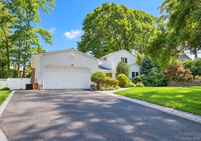 Photo 2 of Single family home for sale at 23 Pimlico Dr, Smithtown, NY 11725 | MLS# 1047641 | Listing updated on 2026-09-12