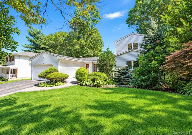 Photo 3 of Single family home for sale at 23 Pimlico Dr, Smithtown, NY 11725 | MLS# 1047641 | Listing updated on 2026-09-12