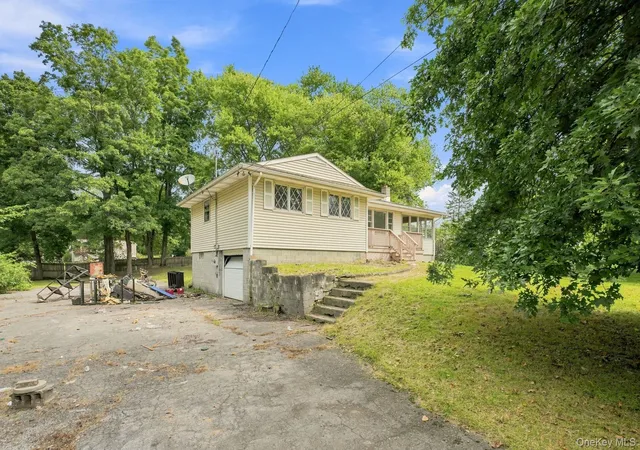 Photo 3 of Sale Pending at 7 Roosevelt Rd, Hyde Park, NY 12538 | MLS# 1047704 | Listing updated on 2026-09-26
