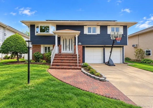 Photo 2 of Single family home for sale at 1020 Wood Park Dr, Hempstead, NY 11510 | MLS# 1047718 | Listing updated on 2026-09-15