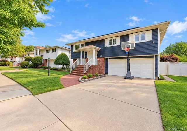 Photo 3 of Single family home for sale at 1020 Wood Park Dr, Hempstead, NY 11510 | MLS# 1047718 | Listing updated on 2026-09-15
