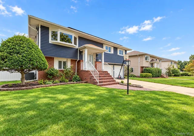 Photo 3 of Single family home for sale at 1020 Wood Park Dr, Hempstead, NY 11510 | MLS# 1047718 | Listing updated on 2026-09-15