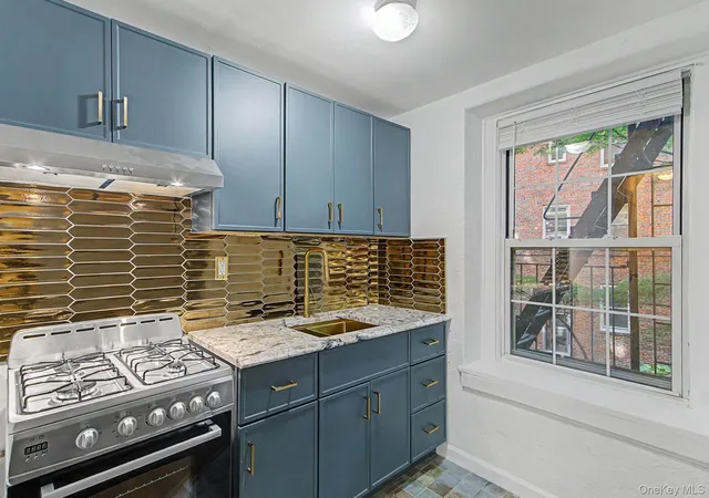Listing Photo 5 - Condo for sale in building located at 270 Bronxville Rd, Yonkers, NY 10701 - Unit #B3