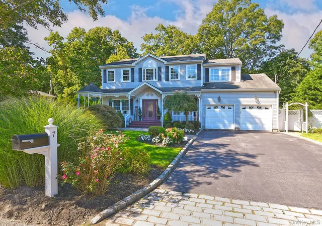 Photo 2 of Single family home for sale at 7 Ona Ave, Huntington, NY 11746 | MLS# 1047921 | Listing updated on 2026-10-02