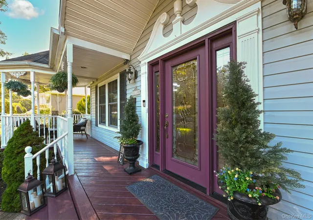 Photo 3 of Single family home for sale at 7 Ona Ave, Huntington, NY 11746 | MLS# 1047921 | Listing updated on 2026-10-02