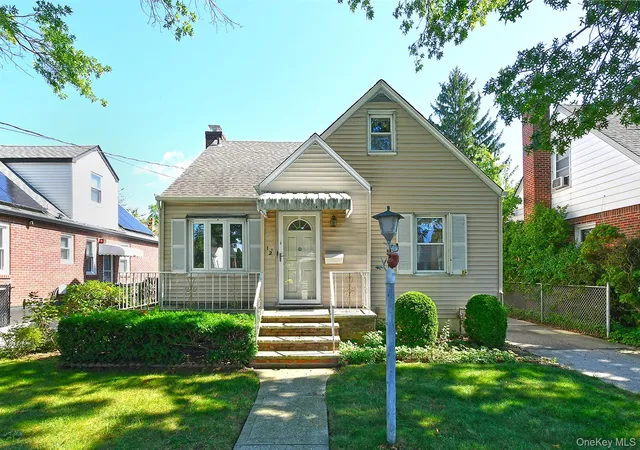 Single family home for sale at 12 Hull Ave, North Hempstead, NY 11040 | MLS# 1047936
