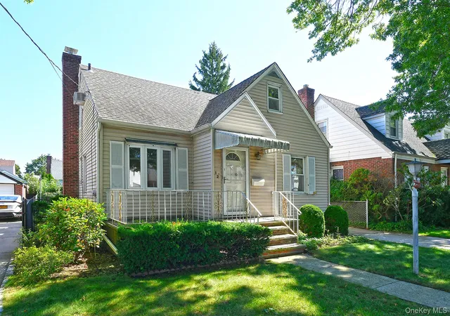 Photo 2 of Single family home for sale at 12 Hull Ave, North Hempstead, NY 11040 | MLS# 1047936 | Listing updated on 2026-09-13