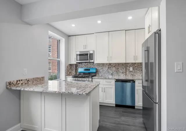 Listing Photo 2 - Condo for sale in building located at 141-15 Union Turnpike, New York, NY 11367 - Unit #1-O