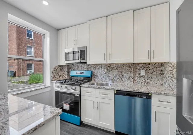 Listing Photo 1 - Condo for sale in building located at 141-15 Union Turnpike, New York, NY 11367 - Unit #1-O