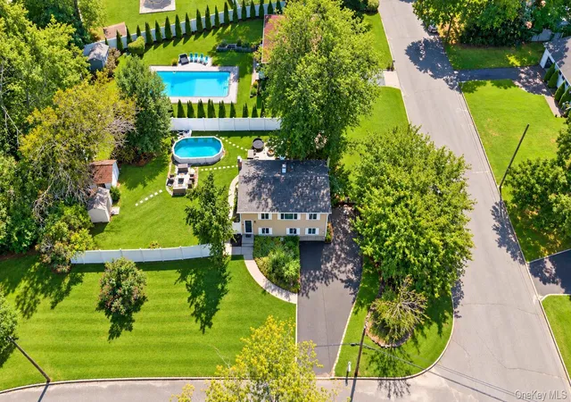 Photo 3 of Single family home for sale at 19 Badger Ln, Brookhaven, NY 11733 | MLS# 1048007 | Listing updated on 2026-09-12