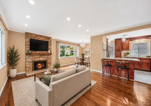 Photo 3 of Single family home for sale at 5 Willets Dr, Oyster Bay, NY 11791 | MLS# 1048009 | Listing updated on 2026-09-13