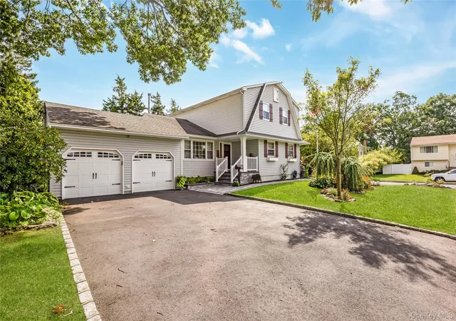Photo 2 of Sale Pending at 60 Jaycox Ave, Islip, NY 11751 | MLS# 1048018 | Listing updated on 2026-10-01