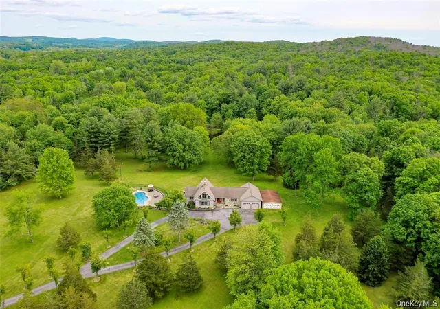 Photo 4 of Single family home for sale at 129 Clinton Corners Rd, Pleasant Valley, NY 12578 | MLS# 1048041 | Listing updated on 2026-09-11