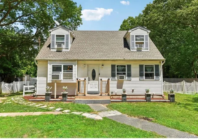 Photo 1 of Single family home for sale at 466 Auborn Ave, Brookhaven, NY 11967 | MLS# 1048075 | Listing updated on 2026-09-11