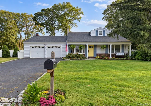 Photo 1 of Single family home for sale at 9 Sugarbush Ln, Brookhaven, NY 11727 | MLS# 1048076 | Listing updated on 2026-09-13