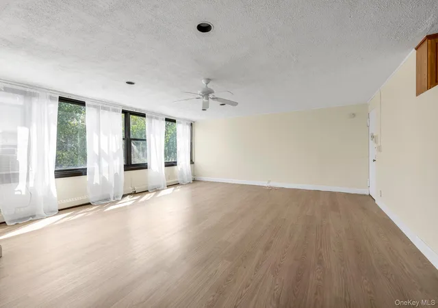 Listing Photo 2 - Condo for sale in building located at 10-01 162Nd St, New York, NY 11357 - Unit #4A