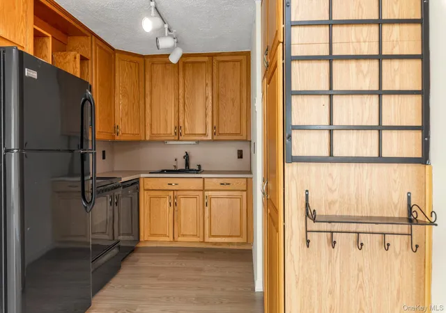 Listing Photo 3 - Condo for sale in building located at 10-01 162Nd St, New York, NY 11357 - Unit #4A