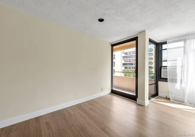Listing Photo 5 - Condo for sale in building located at 10-01 162Nd St, New York, NY 11357 - Unit #4A