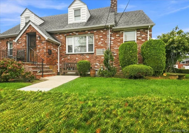 Photo 2 of Single family home for sale at 4 Holly St, Yonkers, NY 10704 | MLS# 1048144 | Listing updated on 2026-09-13