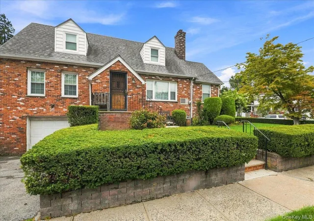 Photo 3 of Sale Pending at 4 Holly St, Yonkers, NY 10704 | MLS# 1048144 | Listing updated on 2026-10-01