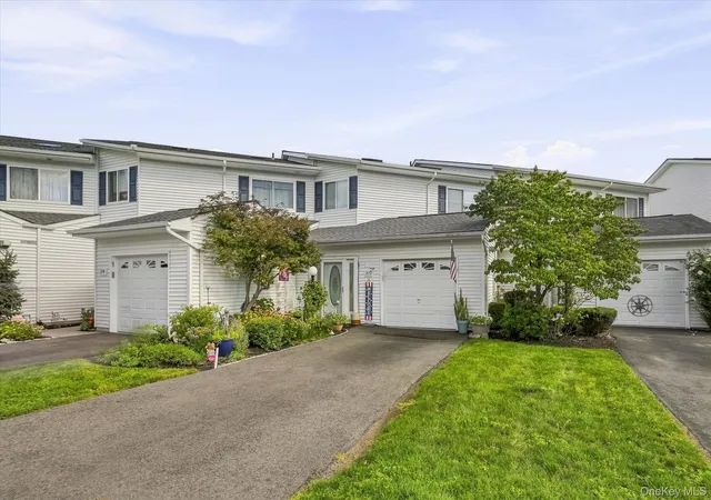 Photo 3 of Condo for sale at 272 Tamerisk Ln, New Windsor, NY 12553 | MLS# 1048171 | Listing updated on 2026-09-13