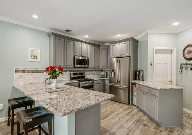 Listing Photo 5 - Condo for sale in building located at 272 Tamerisk Ln, New Windsor, NY 12553
