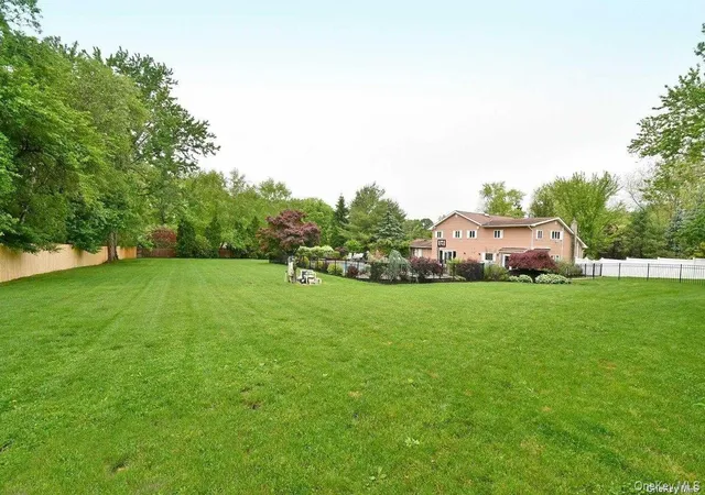 Photo 2 of Sale Pending at 25 Bagatelle Rd, Huntington, NY 11746 | MLS# 1048247 | Listing updated on 2026-09-09