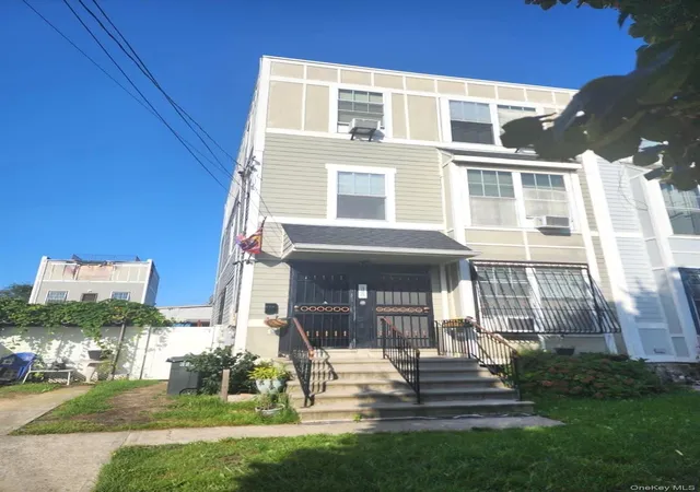 Photo 1 of House for sale at 325 Beach 42nd St, New York, NY 11691 | MLS# 1048318 | Listing updated on 2026-09-15
