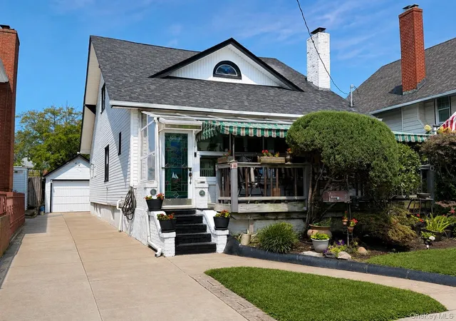 Photo 1 of Single family home for sale at 13810 Cronston Ave, New York, NY 11694 | MLS# 1048400 | Listing updated on 2026-09-12