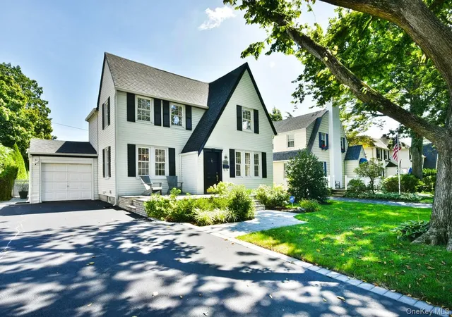 Photo 2 of Single family home for sale at 162 Elton Rd, Hempstead, NY 11530 | MLS# 1048411 | Listing updated on 2026-09-15