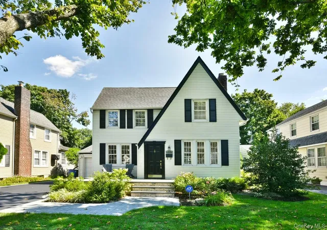 Photo 3 of Single family home for sale at 162 Elton Rd, Hempstead, NY 11530 | MLS# 1048411 | Listing updated on 2026-09-15