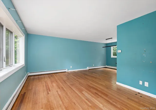 Photo 4 of Single family home for sale at 6 Valleywood Rd, Smithtown, NY 11787 | MLS# 1048419 | Listing updated on 2026-09-12