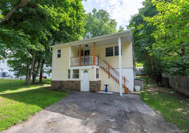 Photo 3 of Single family home for sale at 1 Zias Dr, Fishkill, NY 12508 | MLS# 1048445 | Listing updated on 2026-10-03