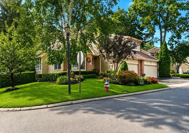 Photo 2 of Sale Pending at 53 Willow Ridge Dr, Smithtown, NY 11787 | MLS# 1048487 | Listing updated on 2026-09-19