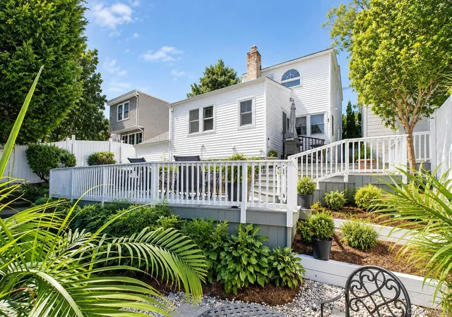 Photo 3 of Sale Pending at 245 Old Mamaroneck Rd, White Plains, NY 10605 | MLS# 1048546 | Listing updated on 2026-09-22