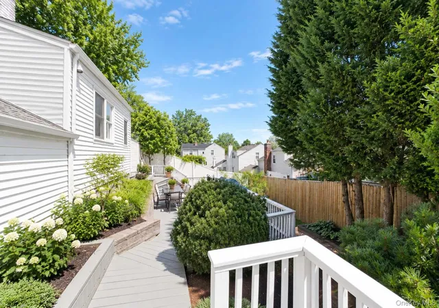Photo 4 of Sale Pending at 245 Old Mamaroneck Rd, White Plains, NY 10605 | MLS# 1048546 | Listing updated on 2026-09-22